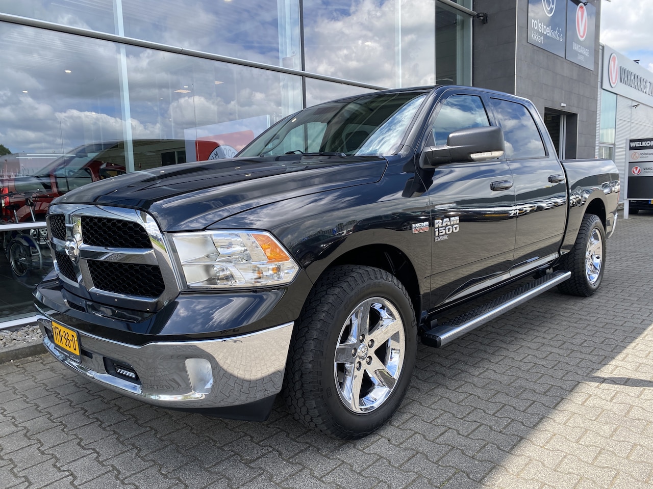 Dodge Ram 1500 - Hemi 5.7 V8 4x4 Crew Cab Classic (Mooie complete en klassieke RAM 1500 met fijne opties!) - AutoWereld.nl