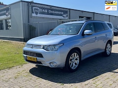 Mitsubishi Outlander - 2.0 Instyle 4x4|NAVI|CAMERA|LEER|SCHUIFDAK