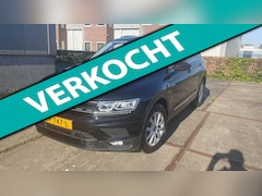 Volkswagen Tiguan - 1.5 TSI ACT Comfortline*Automaat*Navigatie*Trekhaak*Apple*Pdc*Enz