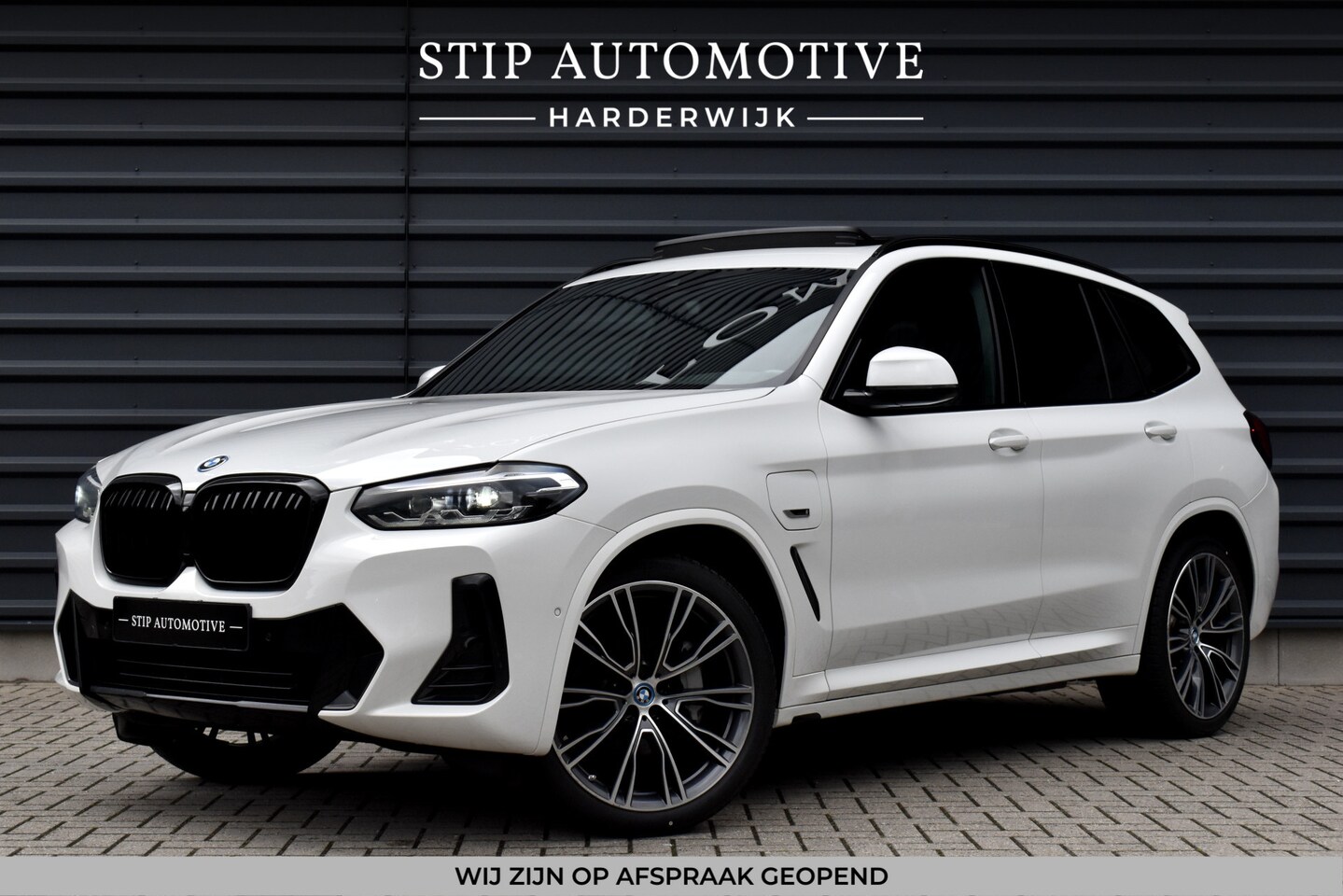BMW X3 - xDrive30e M Sport | Panoramadak | 21'' Velgen | Camera | CarPlay | Head-Up | Stoelverwarmi - AutoWereld.nl
