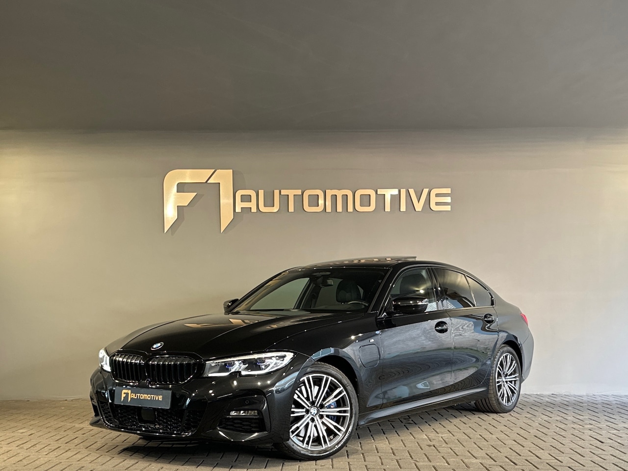 BMW 3-serie - 330e High Executive M Sport Pano|HuD|ACC|Laser - AutoWereld.nl