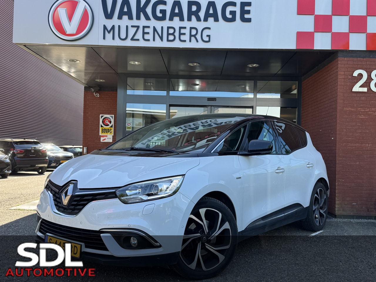 Renault Scénic - 1.2 TCe Bose // TREKHAAK // NAVI // CAMERA // CLIMA // CRUISE // MASSAGE STOEL // - AutoWereld.nl