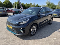 Kia e-Niro - ExecutiveLine 64 kWh 204pk Camera | Stoelverkoeling/verwarming | Trekhaak | Eerste eigenaa