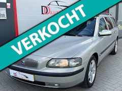Volvo V70 - 2.4 Comfort Line AUT/TREKHAAK/LEER/CRUISE/AIRCO