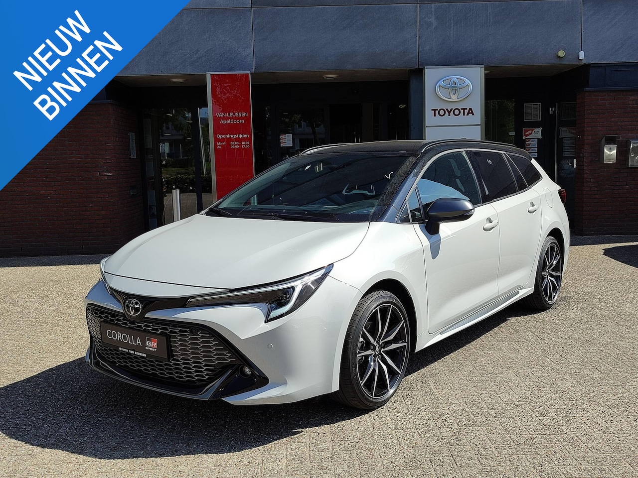Toyota Corolla Touring Sports - Hybrid 140 GR-SPORT NIEUW DIRECT LEVERBAAR! 18'' LM-VELGEN STOELVERW KEYLESS PARK-SENSOREN - AutoWereld.nl
