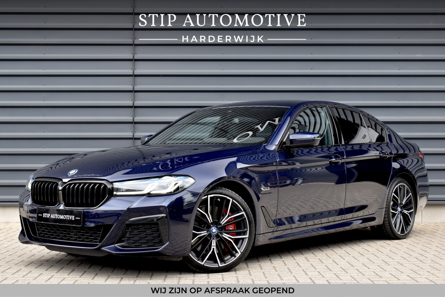BMW 5-serie - 545e xDrive 394pk M Sport Plus | Laserlight | 20'' Velgen | 360 Camera | Comfort Zetels | - AutoWereld.nl