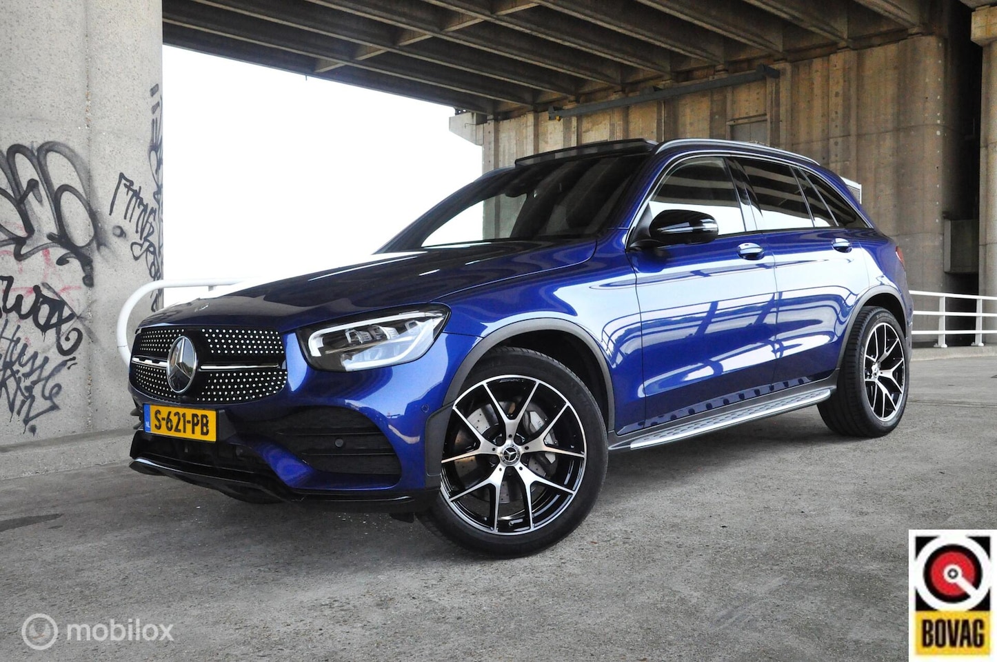 Mercedes-Benz GLC-klasse - 300e 4MATIC AMG Line Hybride Premium Plus Panoramadak leder sfeerverlichting - AutoWereld.nl