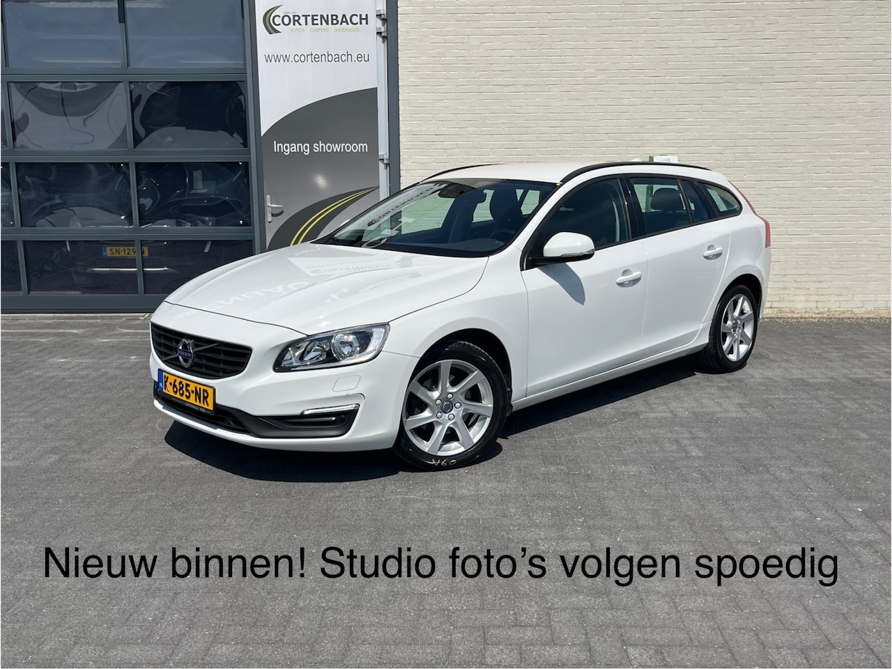 Volvo V60 - 1.5 T3 Momentum | Automaat | Cruise control | Keyless entry | Achterbank verwarmt | Trekha - AutoWereld.nl