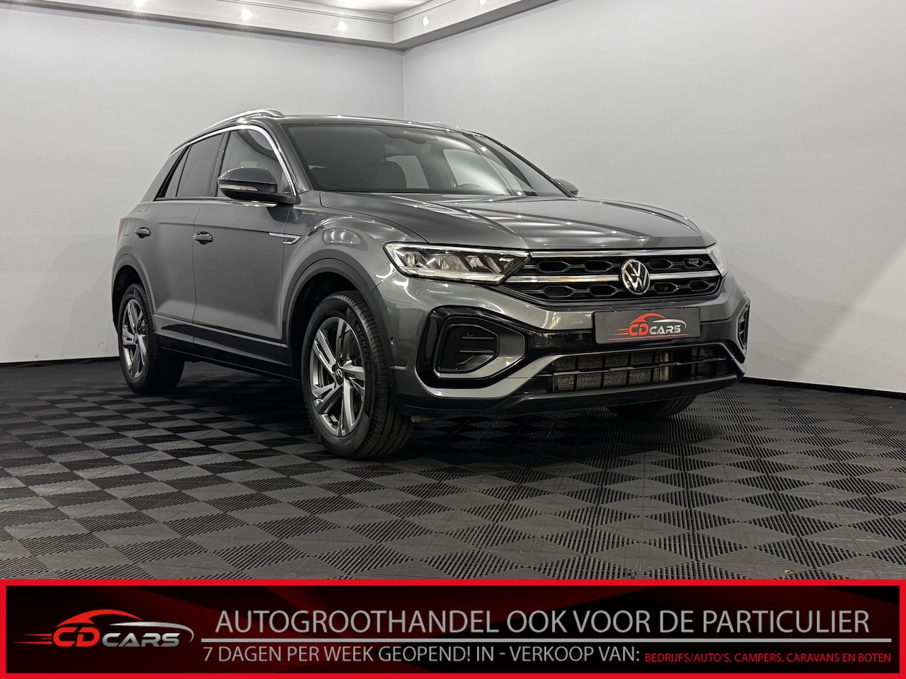 Volkswagen T-Roc - 1.5 TSI 2x R-Line Half leder, Camera, Apple carplay,v Winterpakket, Virtual desk, Keyless - AutoWereld.nl