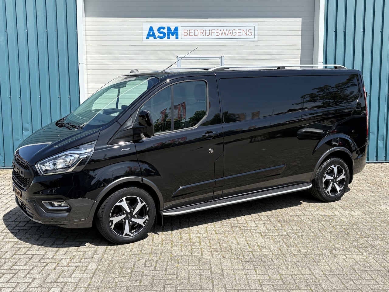 Ford Transit Custom - 300 2.0 130Pk TDCI L2H1 Limited / Cruise / Airco / Navi / Trekhaak / Apk t/m 12-08-2025 - AutoWereld.nl