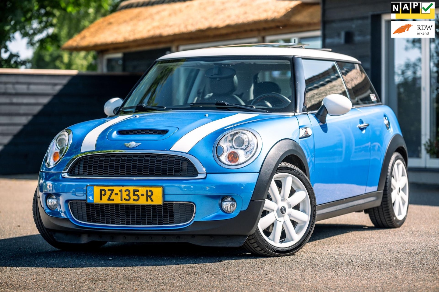 MINI Cooper S - Mini 1.6 Panoramadak I Leder I Stoelverwarming I Climate I Cruise I 17 Inch I Parkeersenso - AutoWereld.nl