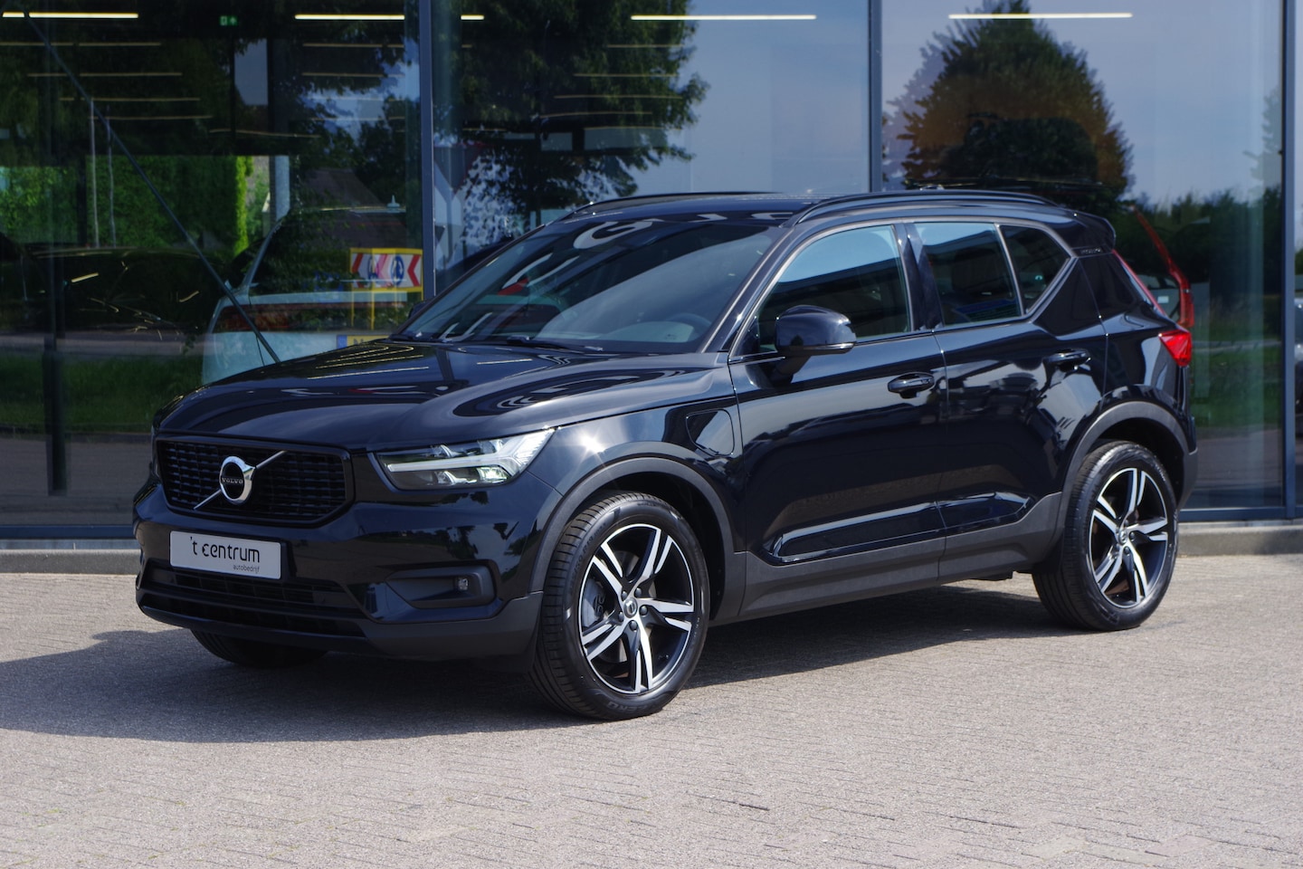 Volvo XC40 - 1.5 T4 211 PK Recharge R-Design Expression PHEV, Trekhaak, Carplay, LED - AutoWereld.nl