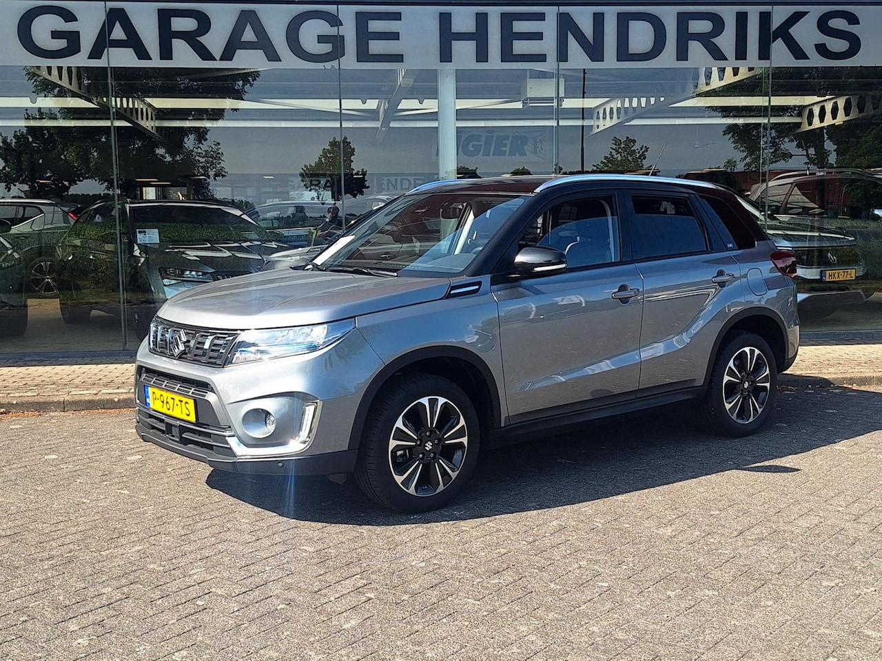 Suzuki Vitara - 1.5 Hybrid Style Automaat | Adaptive CC | Climate | Navi | Camera | AUTOMAAT (OCCASION) - AutoWereld.nl