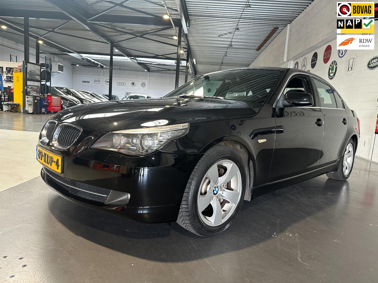 BMW 5-serie - 530i Business Line Edition II/Dealer onderhouden/trekhaak - AutoWereld.nl