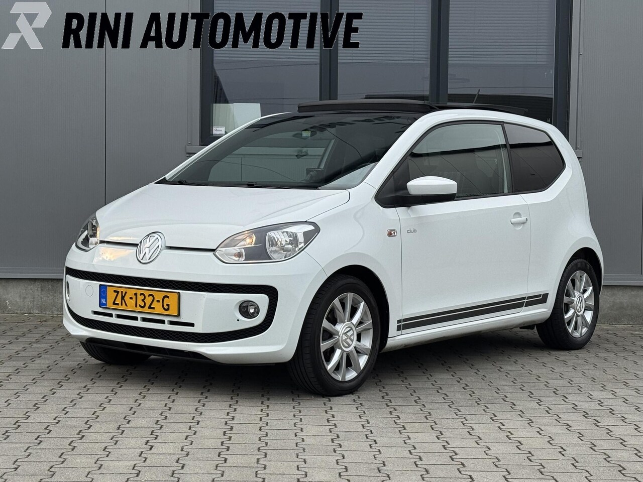 Volkswagen Up! - 1.0 Club up! BlueMotion 75 PK | Panorama dak | Cruise control - AutoWereld.nl