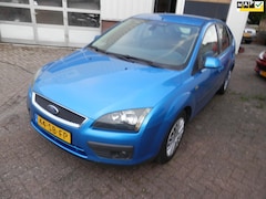 Ford Focus - 2.0-16V Futura