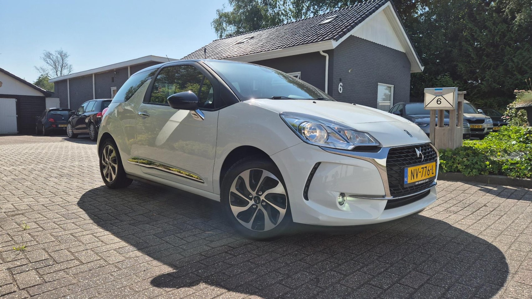 Citroën DS3 - 1.2 Chic-CLIMA-BJ 2017 - AutoWereld.nl