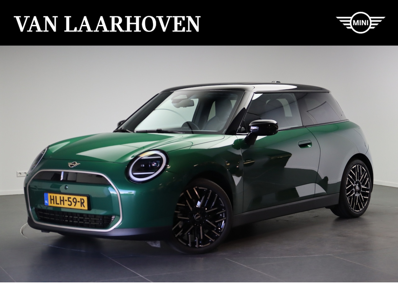 MINI Cooper - Hatchback E / Favoured Trim / Pakket L / 18 inch Night Flash Spoke 2-tone - AutoWereld.nl