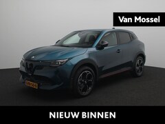 Alfa Romeo Junior - Elettrica Speciale 54 kWh | Full Matrix koplampen | 360 parkeersensoren | Apple & android