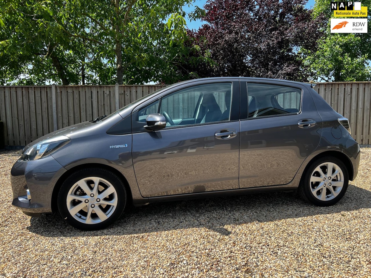 Toyota Yaris - 1.5 Full Hybrid Dynamic Automaat & Navigatie & Camera - AutoWereld.nl
