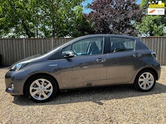 Toyota Yaris - 1.5 Full Hybrid Dynamic Automaat & Navigatie & Camera