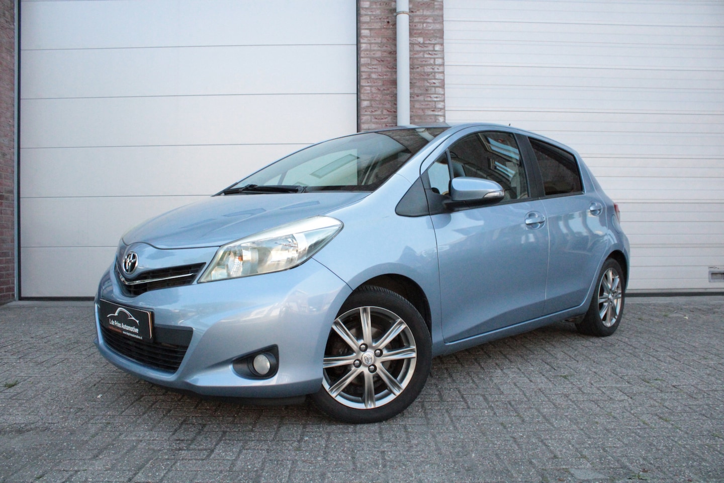 Toyota Yaris - 1.3 VVT-i Executive Keyless/Camera/Navi/Half leer/Trekhaak/Garantie - AutoWereld.nl