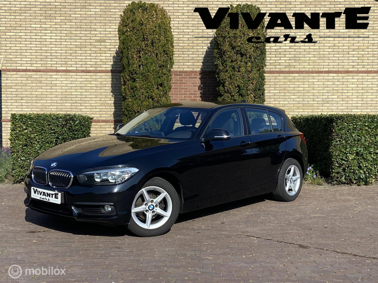 BMW 1-serie - 116i Essential *5Drs*Nav*PDC *Dealer onderhouden - AutoWereld.nl