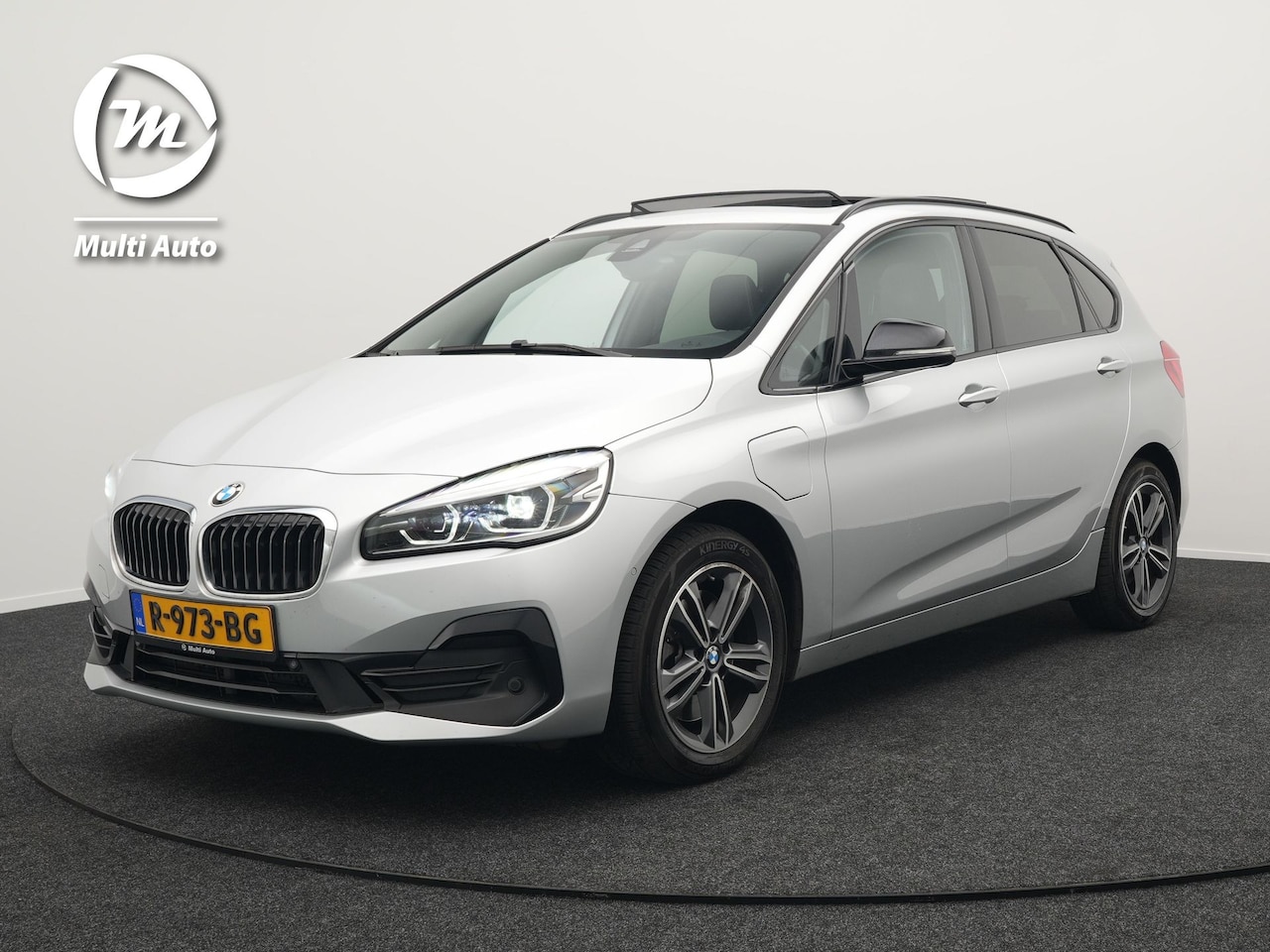 BMW 2-serie Active Tourer - 225xe iPerformance Sportline Plug In Hybrid 225pk PHEV | Panodak | Sportstoelen Memory | C - AutoWereld.nl