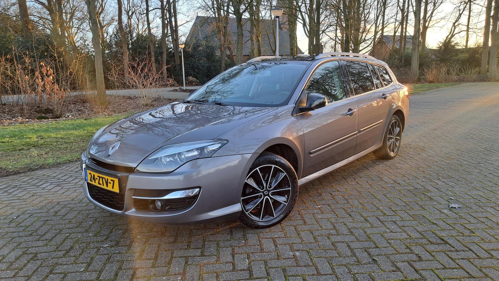 Renault Laguna Estate - 2.0 Collection CLIMA PANO NAVI STOELV - AutoWereld.nl
