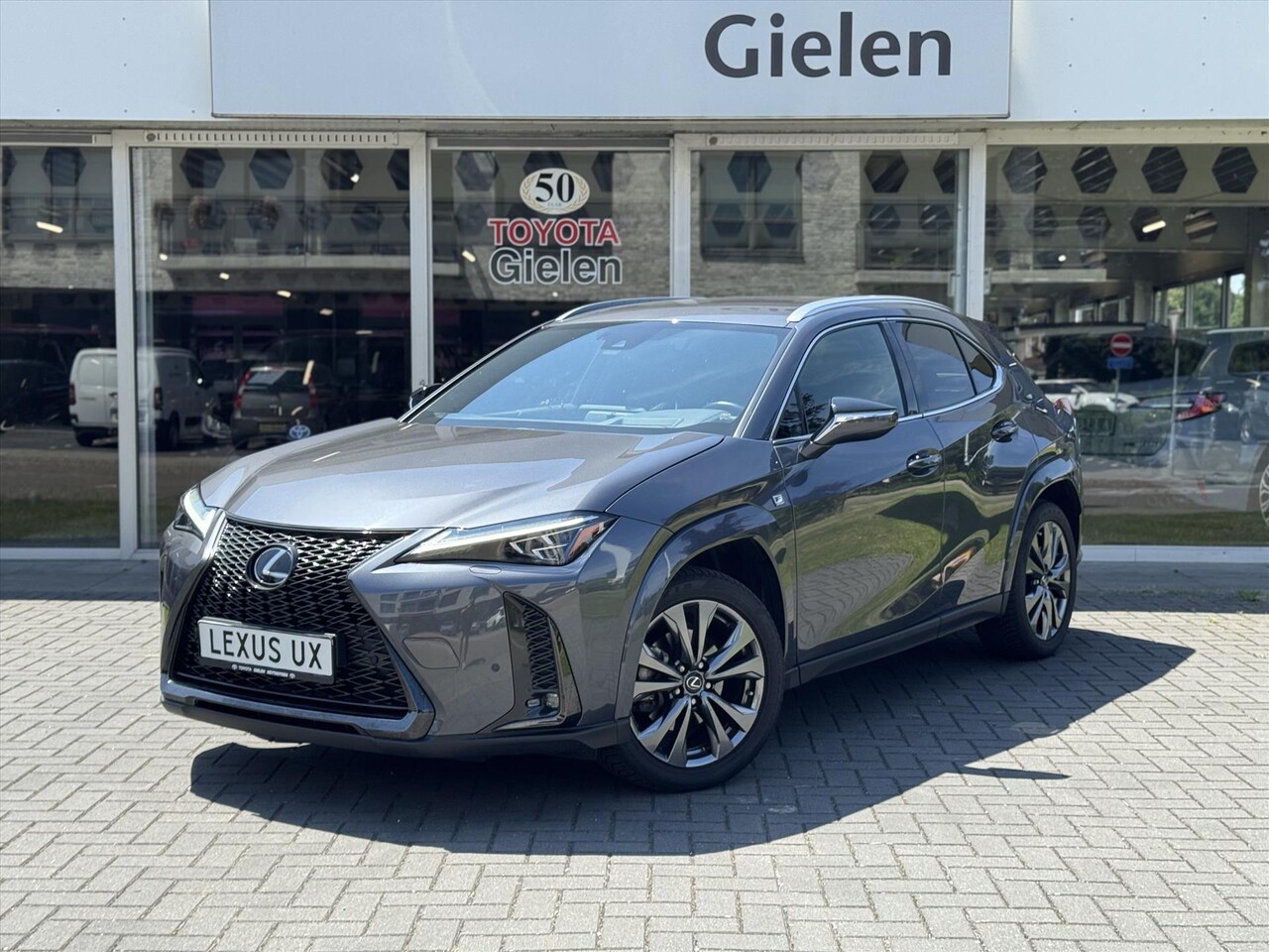 Lexus UX - 250h F Sport | Facelift, Head up display, Blind Spot, 18 inch, Parkeersensoren, Stoel + St - AutoWereld.nl