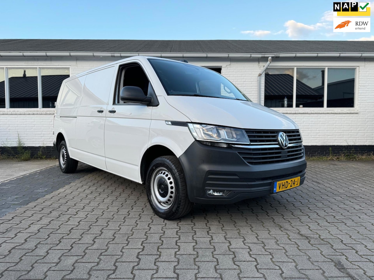 Volkswagen Transporter - 2.0 TDI T6 L2H1 28 110PK Highline Dubbelle Schuifdeuren Airco Navi Cruise Control Elk. Ram - AutoWereld.nl