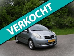 Toyota Yaris - 1.3 VVTi Luna MMT . AUTOMAAT . Airco . Trekhaak . PDC . enz