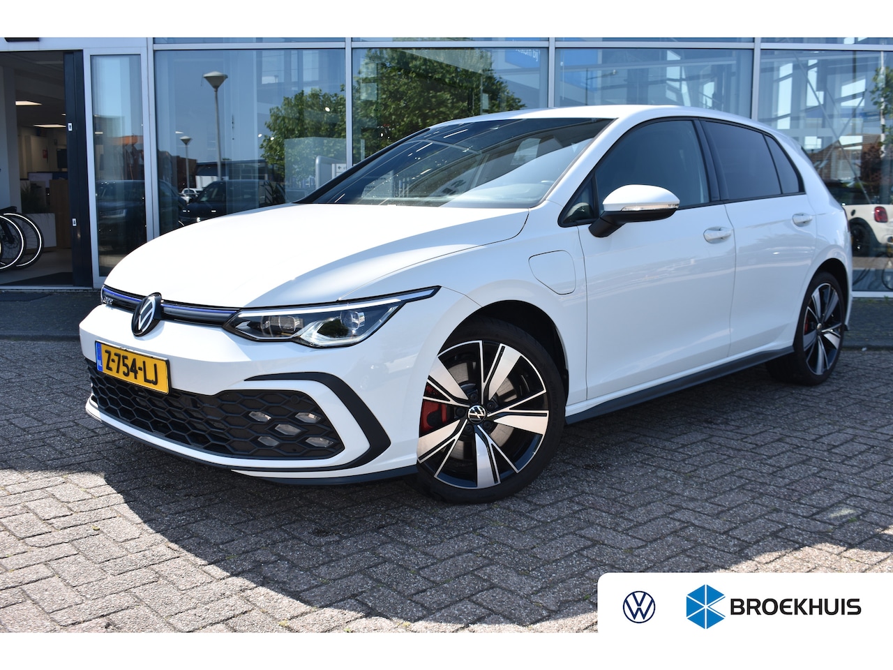 Volkswagen Golf - 1.4 eHybrid 245PK DSG-6 GTE | NAVIGATIE | 18 INCH | APP CONNECT | STUUR + STOELVERW. - AutoWereld.nl