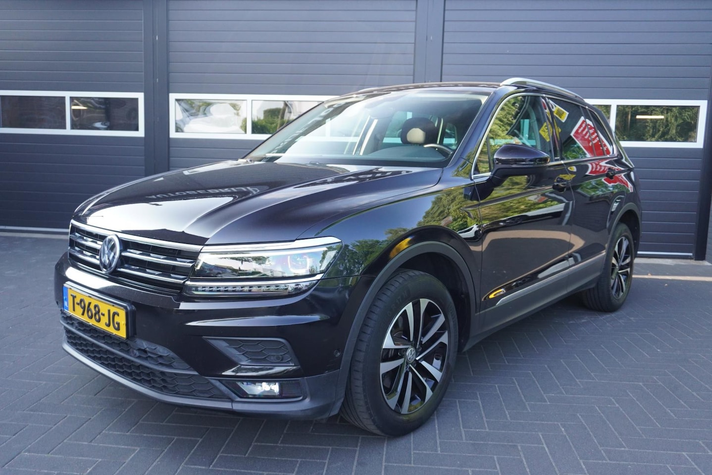 Volkswagen Tiguan - 1.5 TSI ACT Highline Business Aut/Climate Control/Camera/Carplay/Navi/CC - AutoWereld.nl