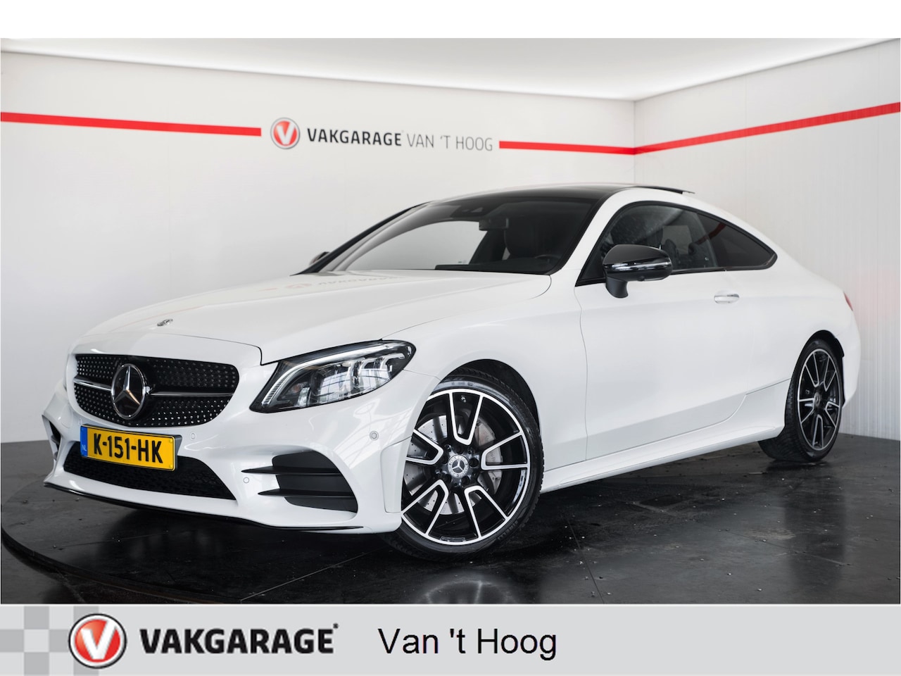 Mercedes-Benz C-klasse Coupé - 300 AMG Night Sfeerverlichting trekhaak Burmesters Panoramadak 360° camera Trekhaak - AutoWereld.nl