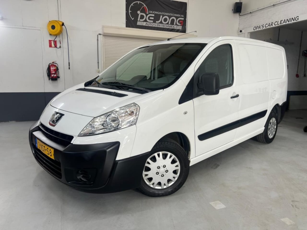 Peugeot Expert - 227 1.6 HDI L1H1 P+, AIRCO, Tussenschot, Trekhaak, Bank - AutoWereld.nl