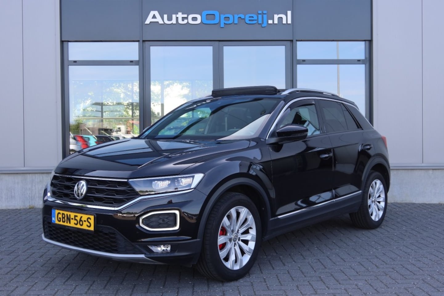 Volkswagen T-Roc - 1.5 TSI Sport 150pk NAVI, Camera, Schuif/kanteldak, Stoelverwarming - AutoWereld.nl