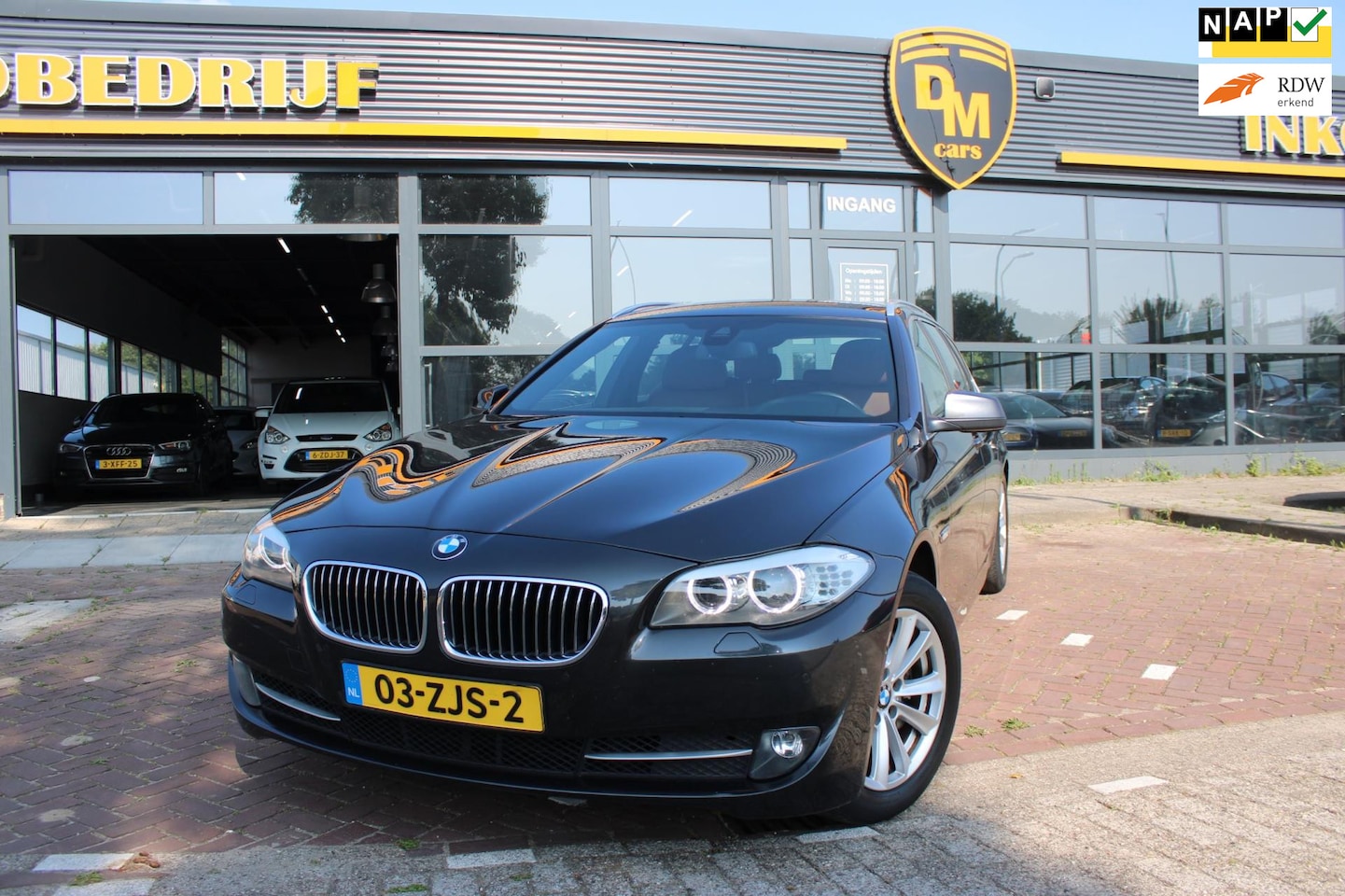 BMW 5-serie Touring - 528i Upgrade Edition | Digitaalklok | 360 Camera | Memorystoelen | - AutoWereld.nl