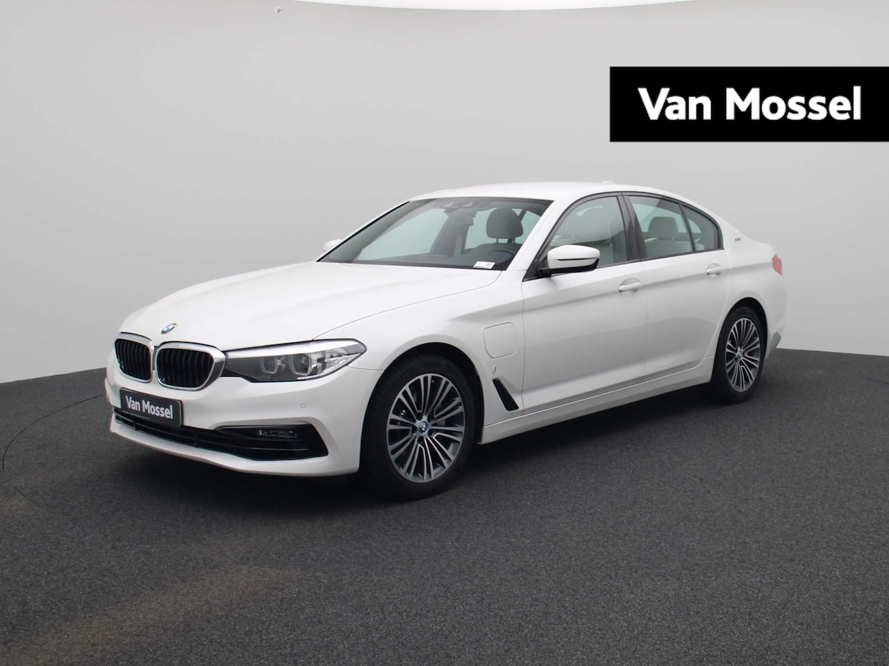 BMW 5-serie - 530e iPerformance Executive Edition | Navi | Cruise | PDC V+A | Keyless | LED | Virtual Co - AutoWereld.nl