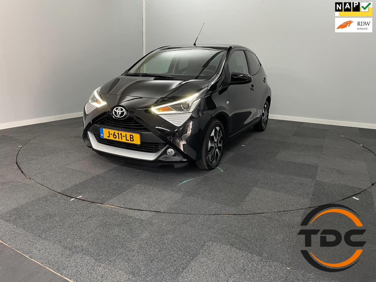 Toyota Aygo - 1.0 VVT-i x-joy CAMERA CLIMA CARPLAY LMV LED - AutoWereld.nl