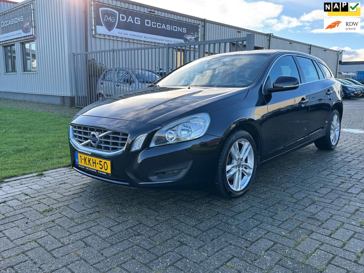 Volvo V60 - 1.6 D2 Momentum AUTOMAAT|NAVI|CRUISE|PDC|LED - AutoWereld.nl