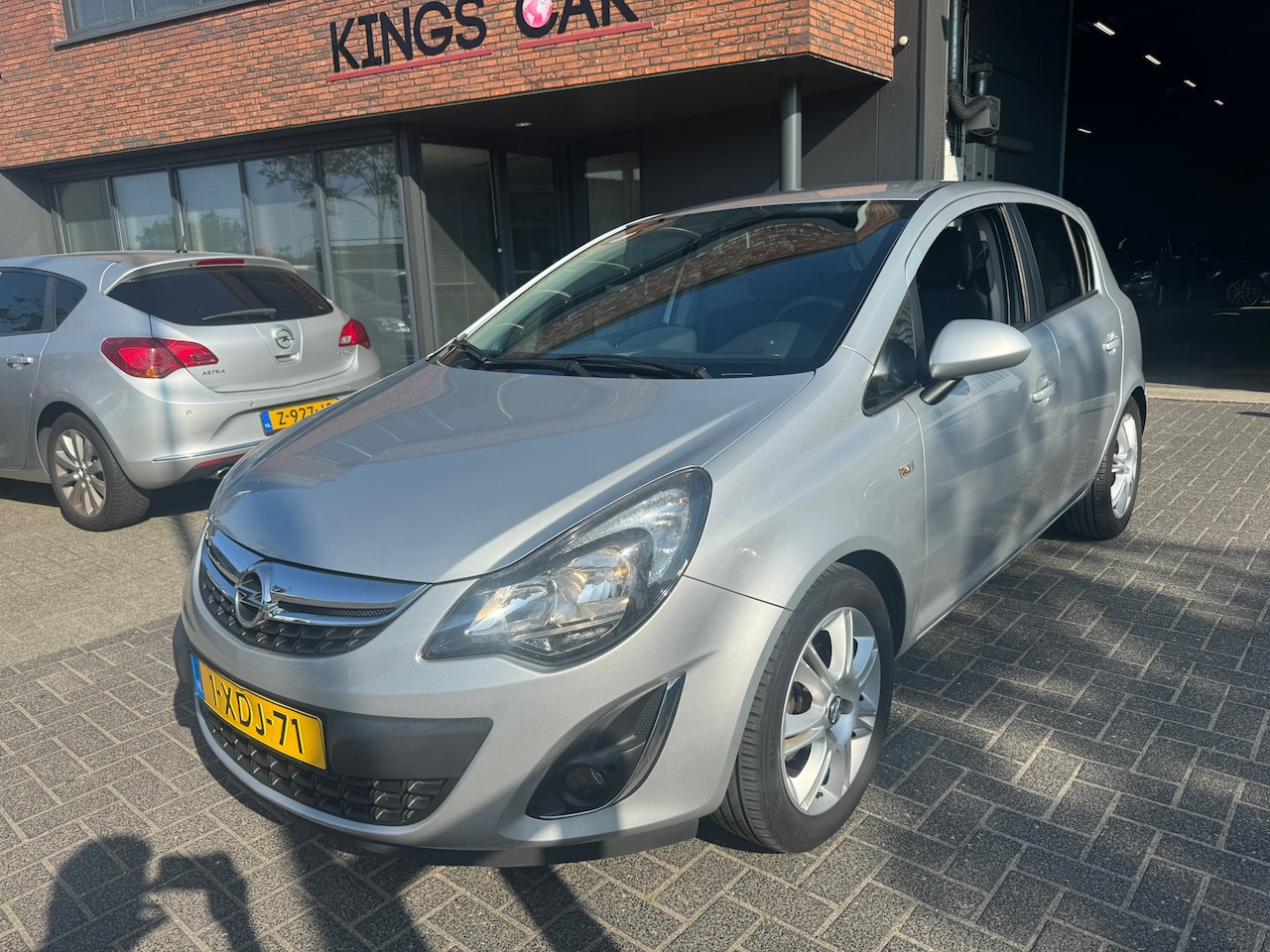 Opel Corsa - 1.2-16V BlitZ 5DRS CLIMA CARPLAY PDC TREKHAAK SUPER MOOI - AutoWereld.nl