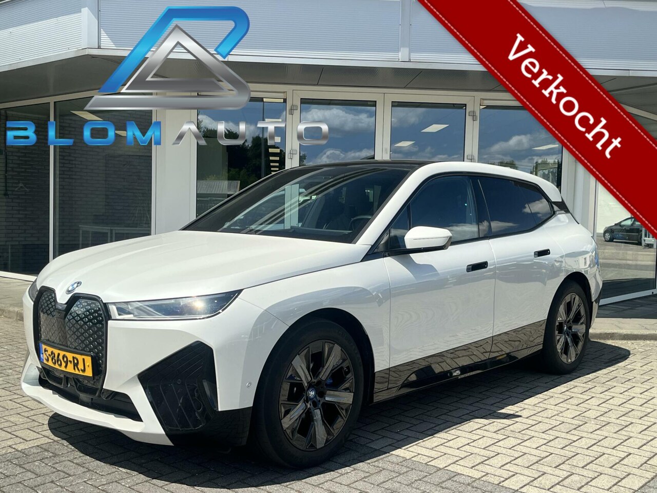 BMW iX - xDrive50 112 kWh 524PK M-SPORT+PANO+H&K+LASER+TREKH - AutoWereld.nl