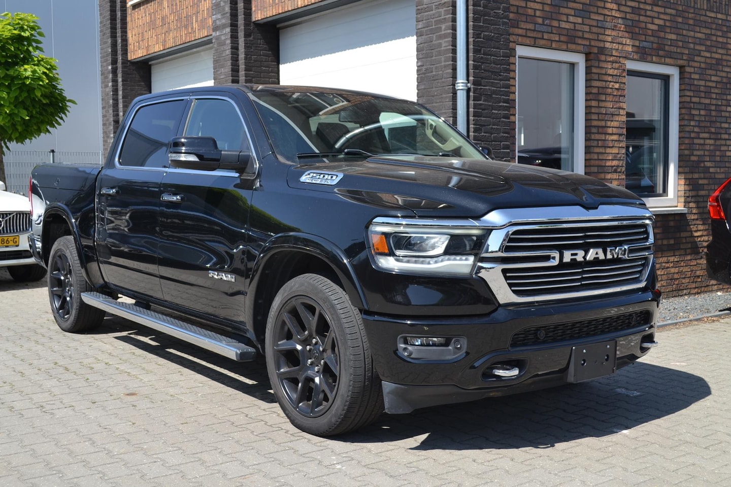 Dodge Ram 1500 - 5.7 V8 Crew Cab Laramie 6 persoons, 12 inch scherm, Panoramadak - AutoWereld.nl