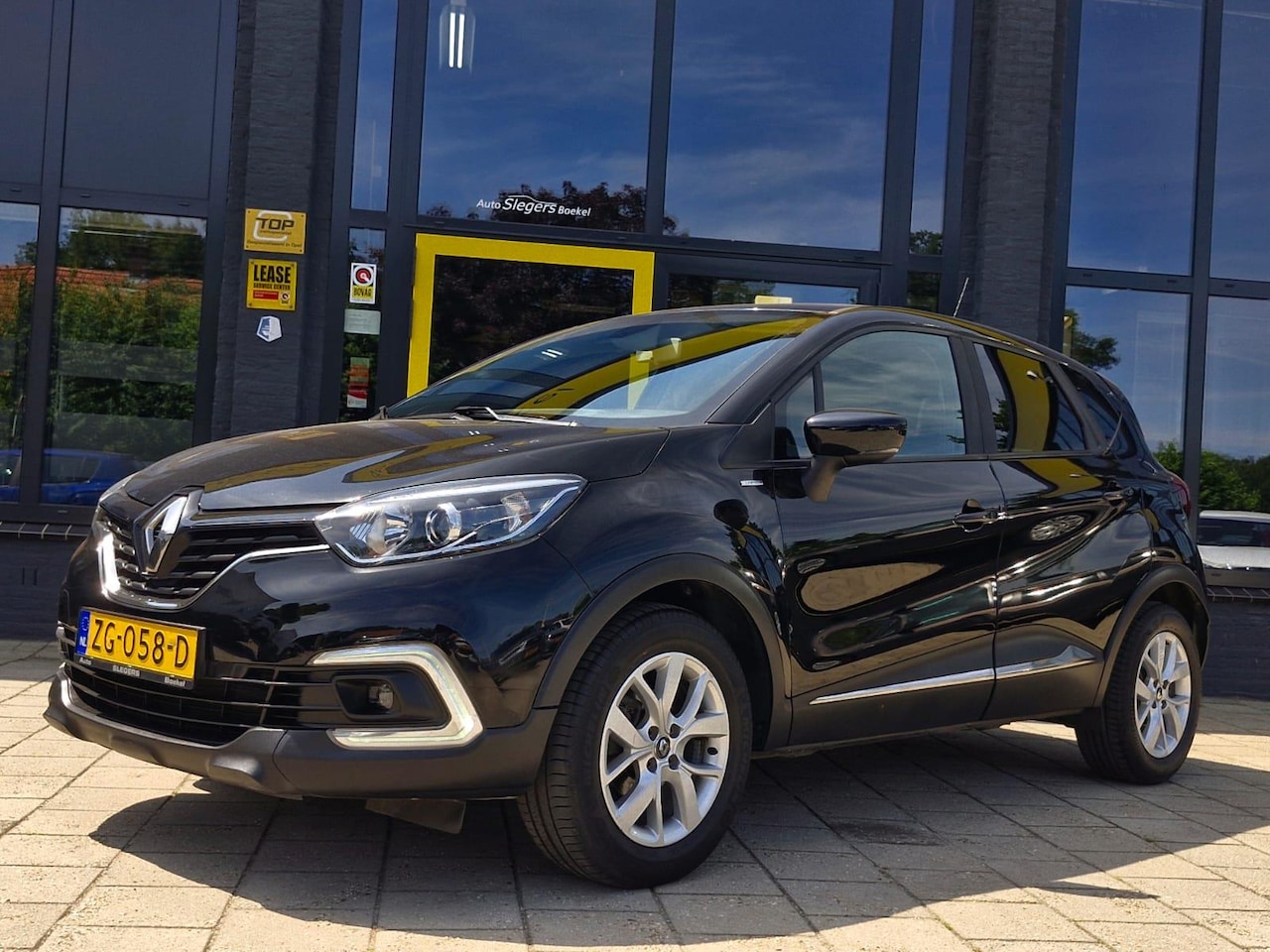 Renault Captur - 0.9 TCe Limited | Trekhaak | Parkeersensoren | Navigatie | Telefoon | Cruise Control - AutoWereld.nl