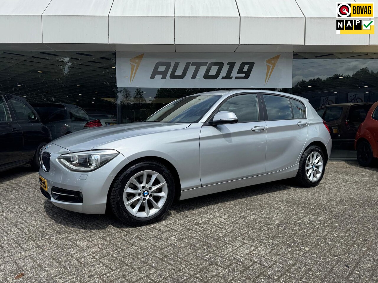 BMW 1-serie - 118i 125kW High Executive Sport Line - AutoWereld.nl