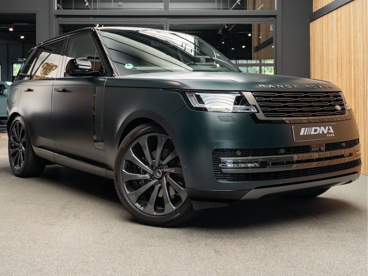 Land Rover Range Rover - D350 Autobiography SVO 23 Inch D350 Meridian Massage 3D-Surround - AutoWereld.nl