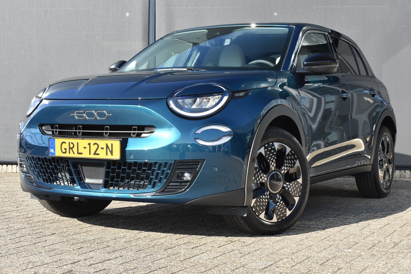 Fiat 600 - 1.2 Hybrid La Prima Automaat | Vol-Leder | Elektr. Stoelen | Massage | Elektr. Achterklep - AutoWereld.nl
