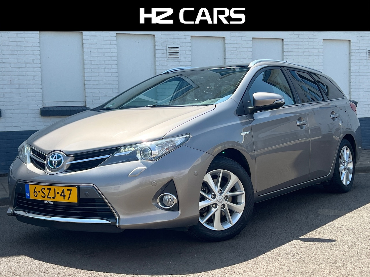 Toyota Auris Touring Sports - 1.8 Hybrid Lease+|Pano|Keyless|Full option!! - AutoWereld.nl
