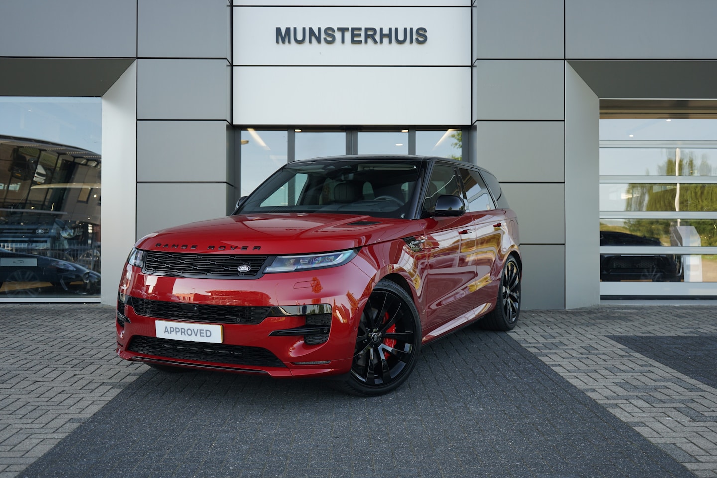 Land Rover Range Rover Sport - 3.0 P510e First Edition | Vierwielbesturing | Koelvak | Elektrische trekhaak | - AutoWereld.nl